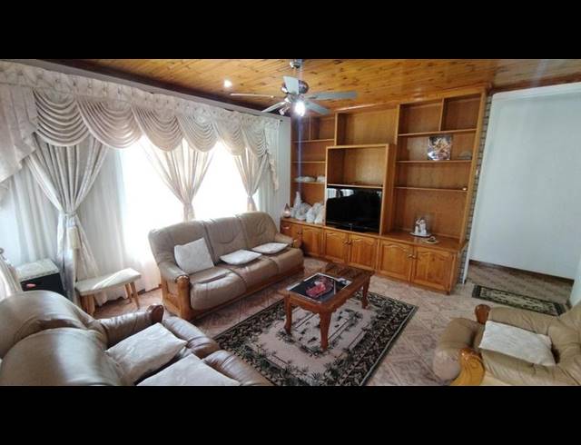 3 BEDROOM HOUSE FOR SALE IN HOWICK WEST